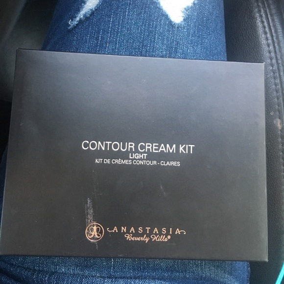 Anastasia Beverly Hills Contour Kit - Picture 1 of 3